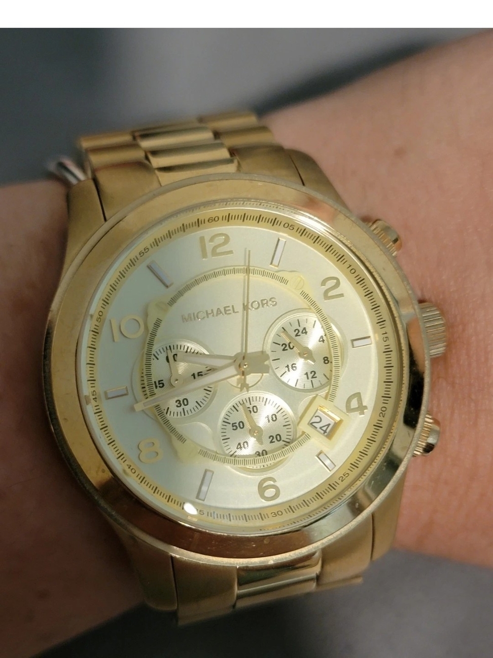 Michael Kors Runway MK8077 Men's Gold Stainless Steel Watch NEW BATTERY
